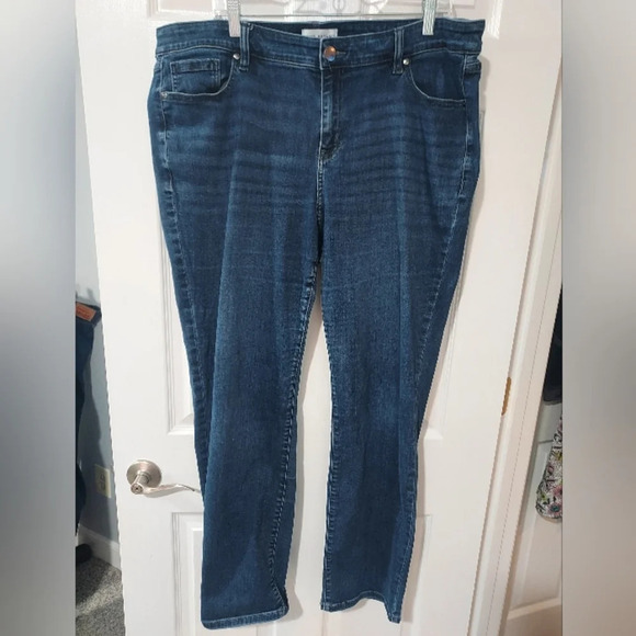 Lane Bryant Dark Wash Mid-Rise Straight Denim Jeans in Size 20 - Picture 1 of 13